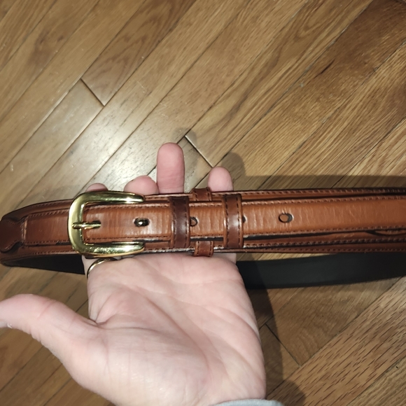 CABELAS BELT BROWN LEATHER SIZE 44 VERY NICE CONDITION - Picture 9 of 16